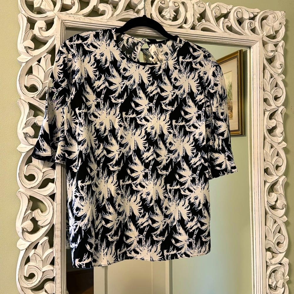 Diane Von Furstenberg short sleeve palm blouse NWT